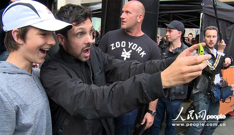 Ӣħg󎟴{ĦݳFc۽zӲӰFϣcӰ^԰ӋڱˉLzӰ RС