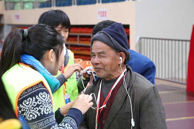 廣東肇慶數千名聽障人士重獲新聲（攝影 姜長庚）