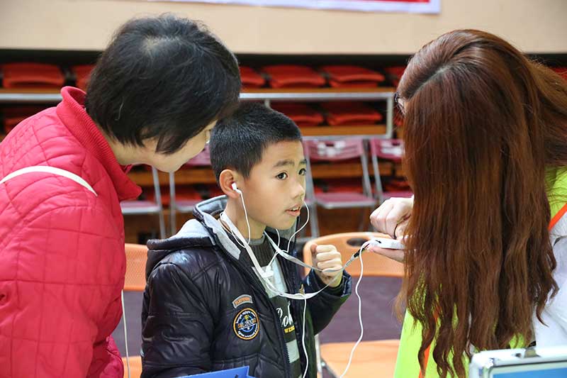 廣東肇慶數千名聽障人士重獲新聲（攝影 姜長庚）