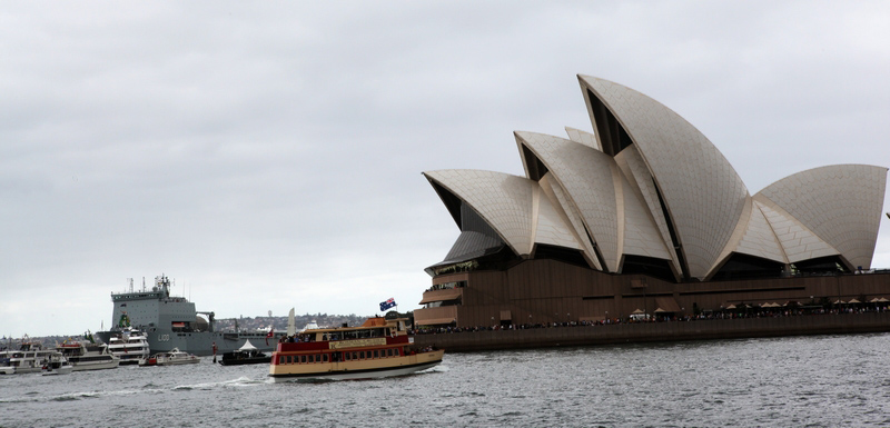 澳大利亞皇家海軍的軍艦也出現在競賽的隊伍中（攝影 馬小龍）
