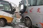 甘肅雪天兩客車相撞