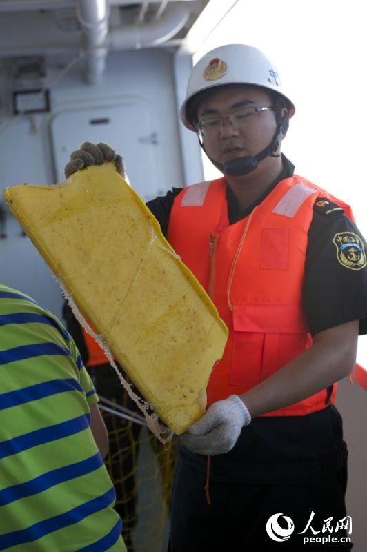 �����r�g3��30��16�r40��������Ѳ01���ڰķ����չ��������c�ь��^��ȴ����һ�K�Sɫ�����|��Ư�������д��Mһ����e���˝��� �z