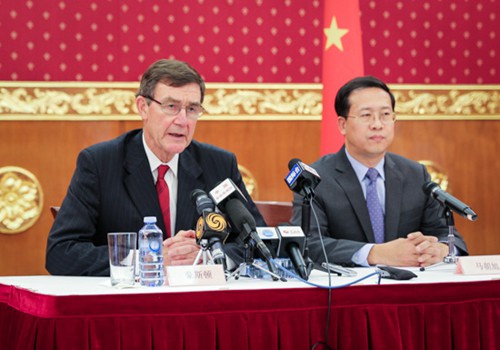 聯合協調中心負責人休斯頓向中國媒體介紹MH370搜尋工作進展（攝影 雪萌）