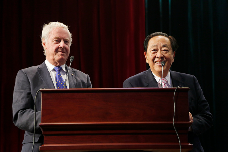 澳人工耳蝸之父與天籟列車一同義診聽障患者