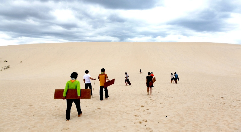 從海洋到沙漠，這是海豚島的獨特魅力之一。（攝影 馬小龍）