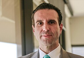 白尚恩 Shaun Bonett現任澳大利亞必思勝集團（Precision Group）首席執行官兼常務董事。必思勝集團主營商業房地產的投資、開發、經營以及配套的金融業務。近20年的開拓進取，使得該集團取得了驕人的業績，白尚恩亦成為了澳大利亞商業地產投資領域內的專家。
在澳大利亞知名財經媒體“每周商業評論”（BUSINESS REVIEW WEEKLY)發布的2014年度富豪榜上，其以3.75億澳幣的身家位居第130位。