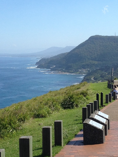 途經的海崖大橋（攝影 燕勐）