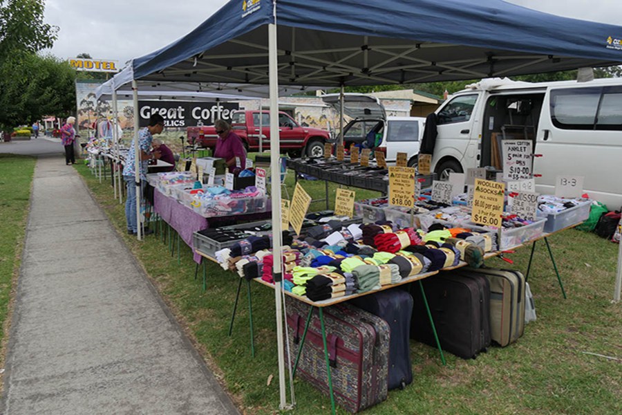 Lake Entrance街邊的小攤位（攝影 賀吉）