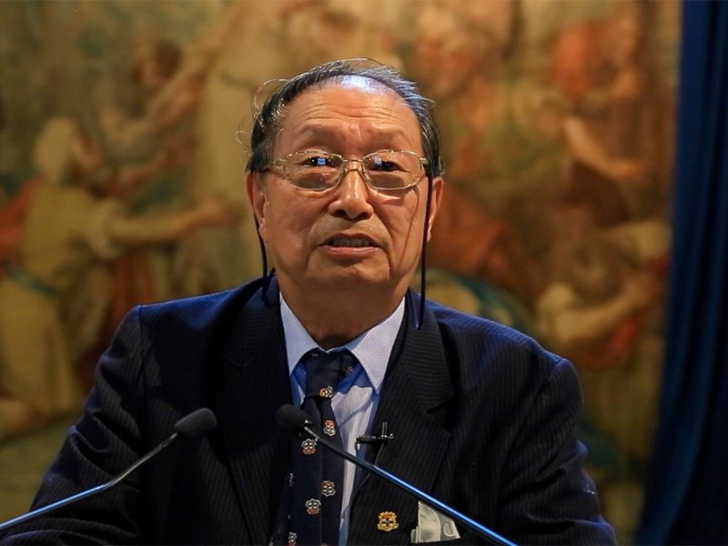 澳大利亞中國大學校友會聯盟創會主席丁兆璋通過人民網向廣大網友拜年