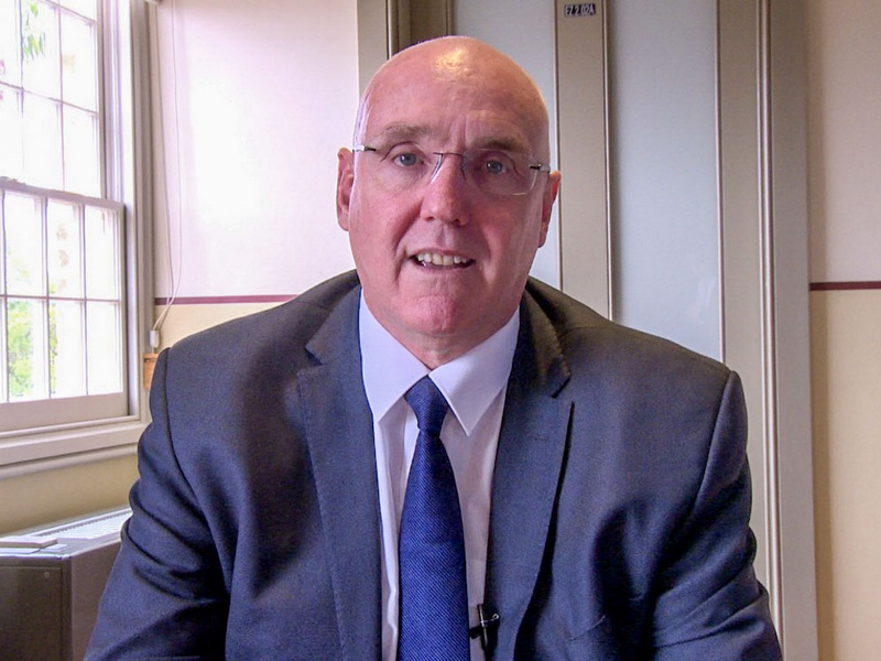 西悉尼大學校長葛班尼通過人民網向廣大網友拜年