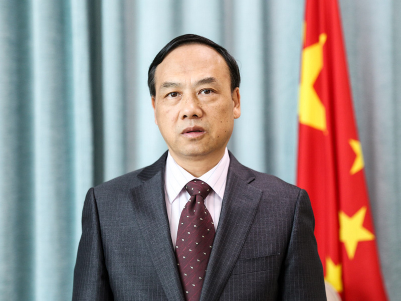 中國駐珀斯總領事黃親國通過人民網向廣大網友拜年