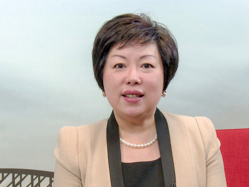 澳新南威爾士州高嘉華副市長鄧小穎通過人民網向廣大網友拜年