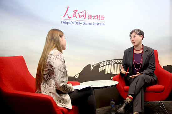 新州首位華裔下議員梁珍妮接受采訪（攝影 馬小龍）