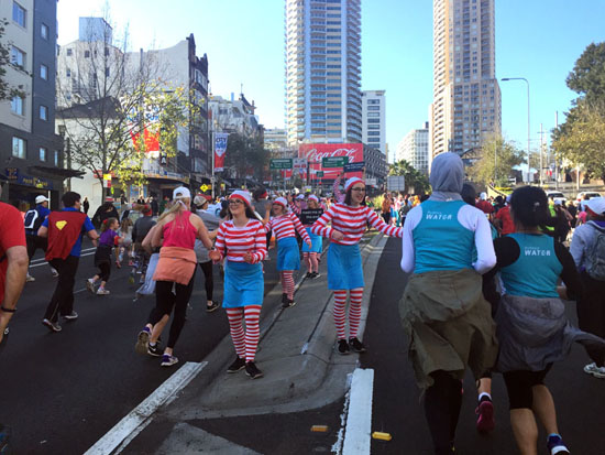 澳大利亞City2Surf趣味長跑比賽9日在悉尼舉行（攝影 孫碧琪）