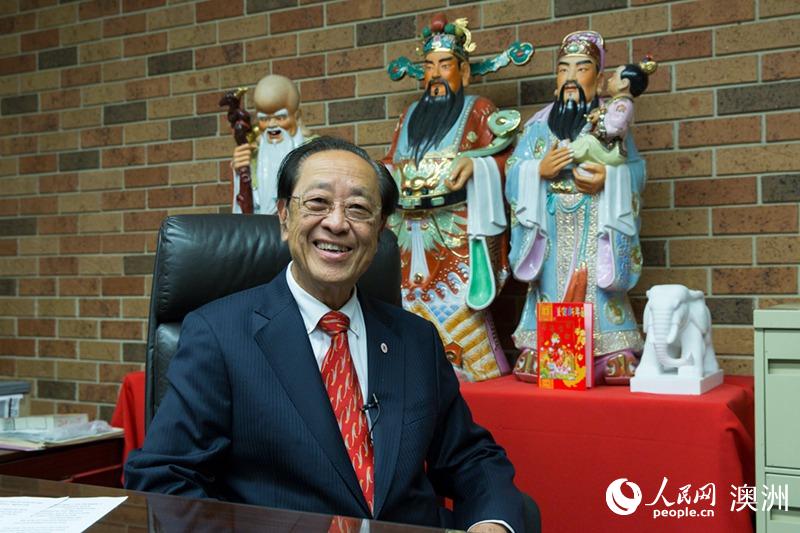 澳大利亞慈善家魏基成通過人民網向廣大網友拜年