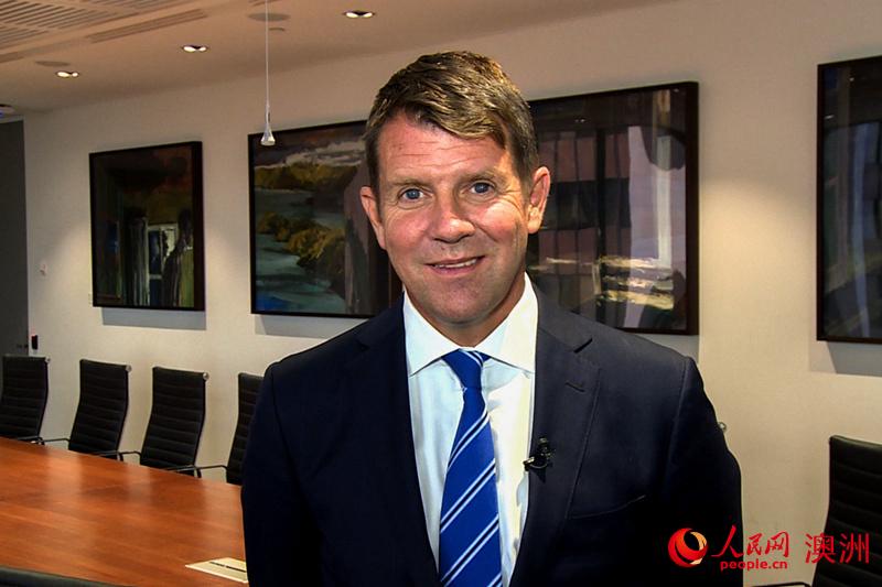 澳大利亞新南威爾士州州長邁克?貝爾德通過人民網向廣大網友拜年