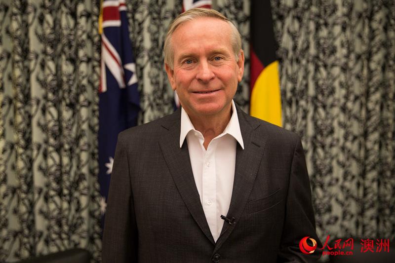 澳大利亞西澳大利亞州州長科林?巴奈特通過人民網向廣大網友拜年