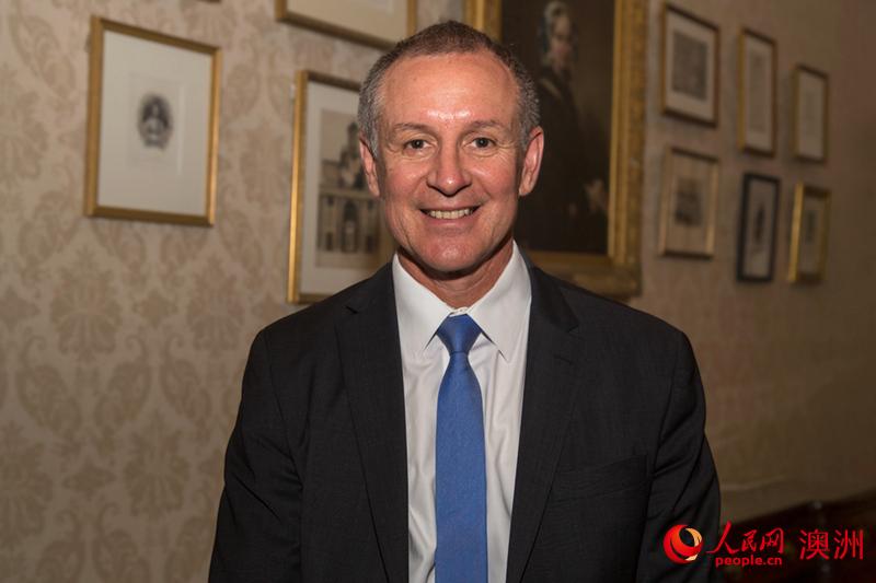 澳大利亞南澳大利亞州州長魏杰通過人民網向廣大網友拜年