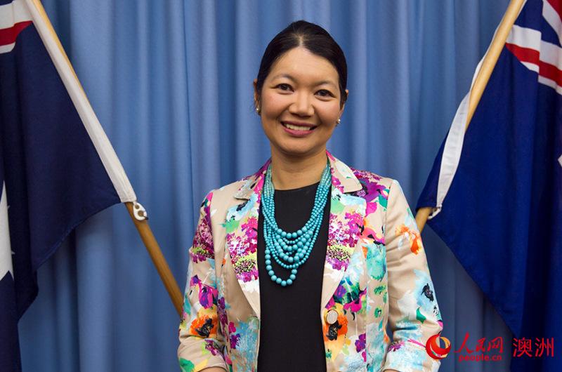 澳大利亞南澳大利亞州上議員李菁璇通過人民網向廣大網友拜年