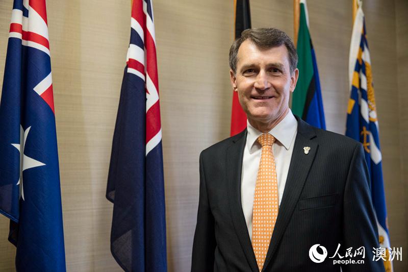 澳大利亞布里斯班市市長格萊姆?庫爾克通過人民網向廣大網友拜年