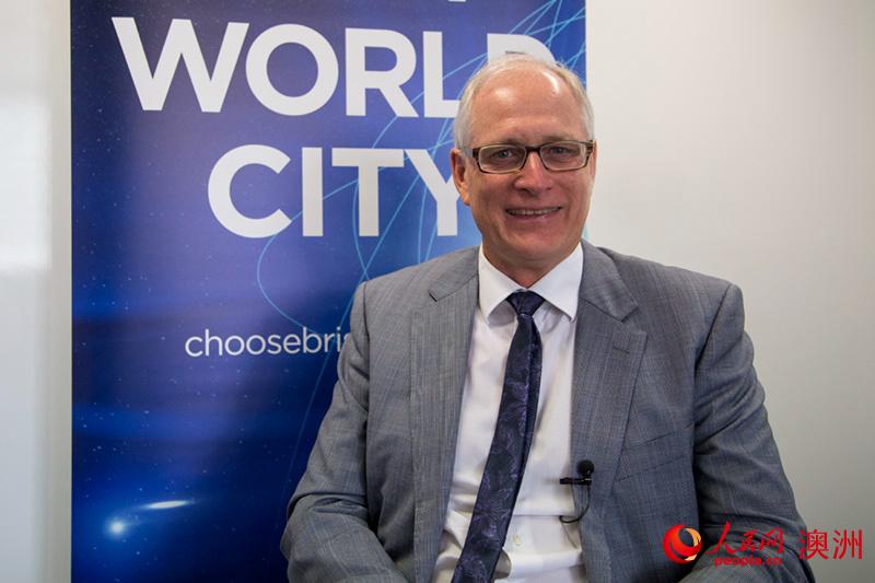 澳大利亞布里斯班推廣局首席執行官約翰?艾特肯通過人民網向廣大網友拜年