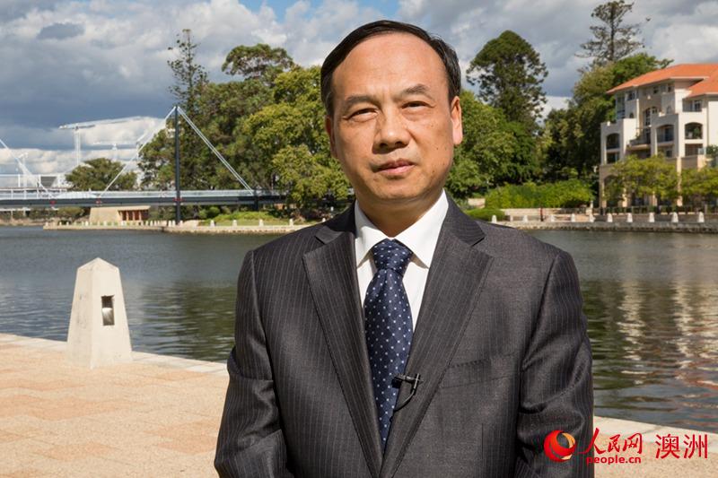 中國駐珀斯總領事黃親國通過人民網向廣大網友拜年