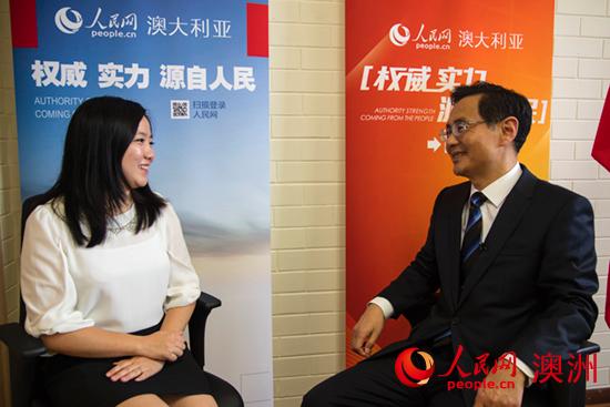 中國駐阿德萊德總領事饒宏偉接受人民網采訪（攝影 賀吉）