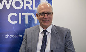 布里斯班推廣局首席執行官約翰?艾特肯