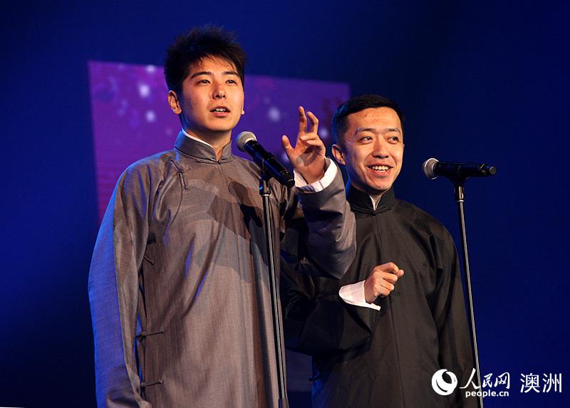 李菁和張天雷表演的相聲《笑口常開》讓觀眾捧腹不已（攝影 馬小龍）