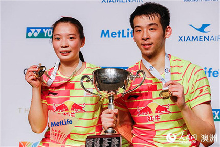 澳羽公開賽：魯愷／黃雅瓊再奪超級賽混雙冠軍2016年大利亞羽毛球公開賽6月12日進入決賽比賽日。中國組合魯愷／黃雅瓊在混雙決賽上會師隊友鄭思維／陳清晨，以2比0（21：18、21：14）摘得桂冠。這也是魯愷／黃雅瓊第二次拿到超級賽的混雙冠軍?！驹敿殹?