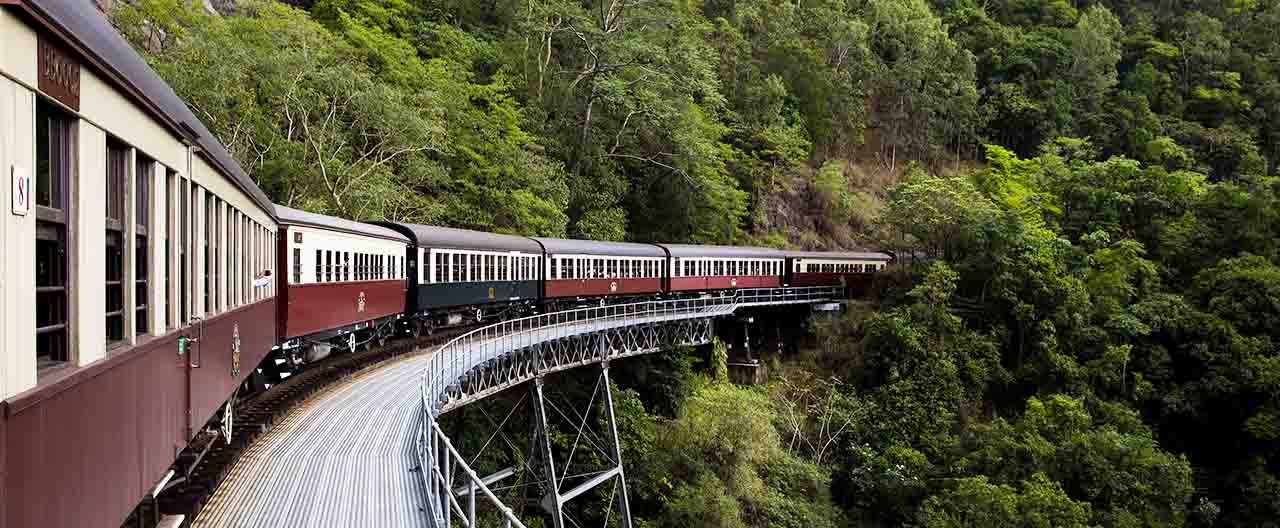 游走澳洲北上烏魯魯，南行大洋路，東臨黃金海岸，西至粉紅湖，輕裝上陣，跟隨節目游走澳洲，全視角體驗澳大利亞旅途的曼妙與奇幻。