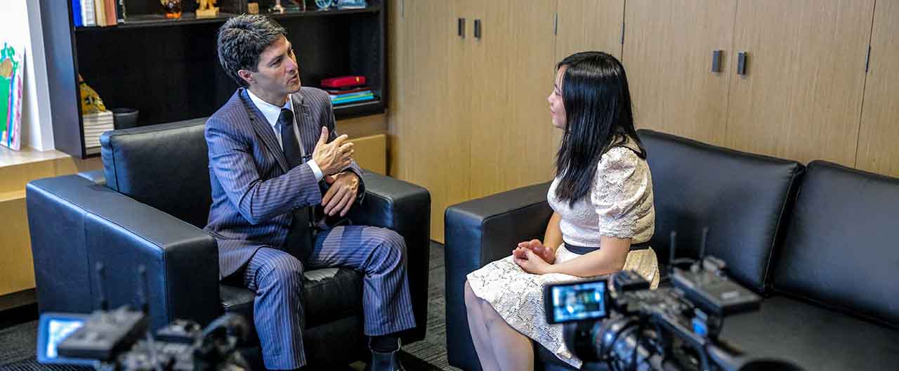 熱點話題縱覽政經局勢，橫觀社會百態，專訪各界名人，凝聚專業力量，澳大利亞熱點話題盡收眼底。