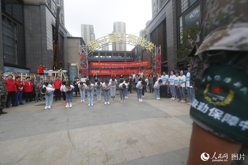 軍民同心 守望相助——鄭州聯勤保障中心某團圓滿完成上悅城購物中心地下停車場搜救和清淤任務