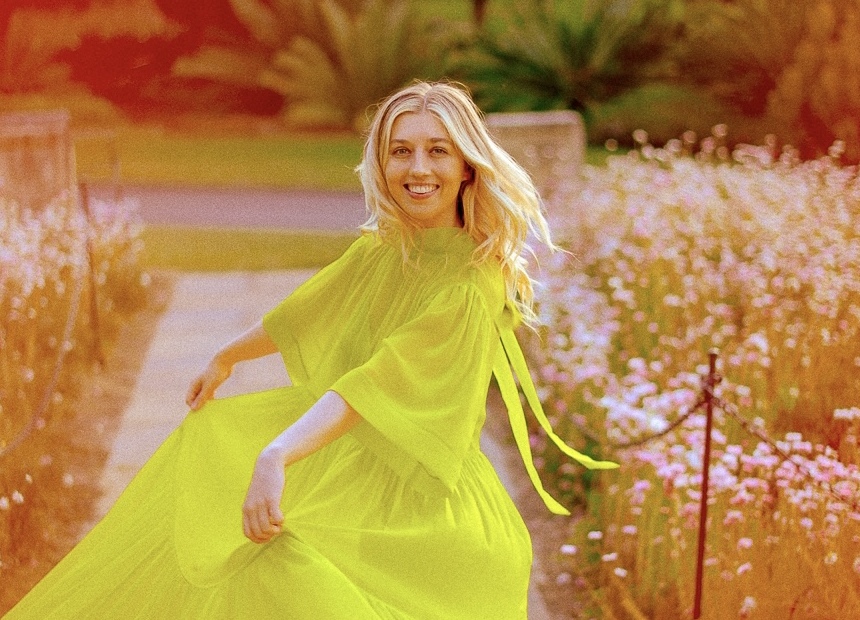 ϣϣLucyһλЇM۵ĄһϵЃĸƷںĻԪMк`