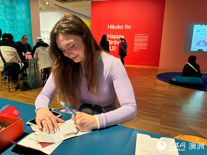 參觀民眾在生日當天回贈祝福賀卡（攝影 王寶潼）