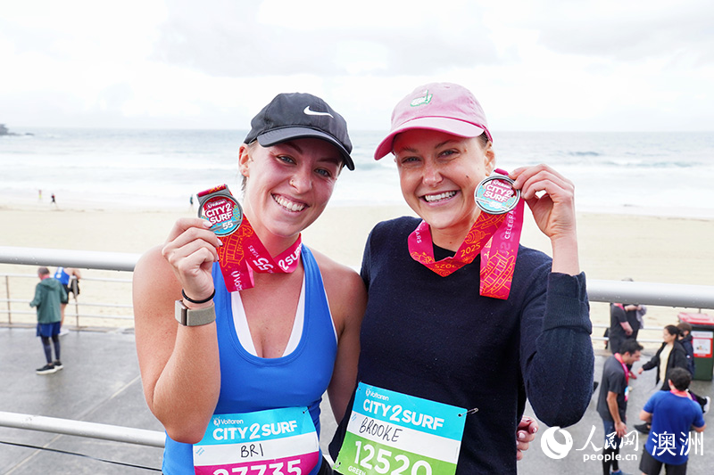 一對好友相約一起完賽（攝影 陳芃蕾） 