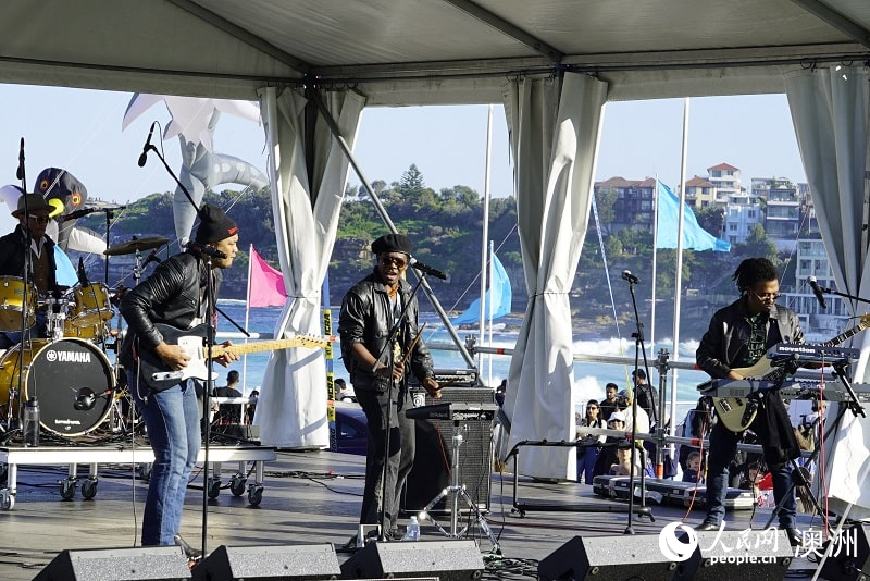 風箏節現場的文藝演出（攝影 石想）