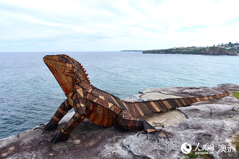 第27屆悉尼海邊雕塑展舉行 百余件藝術作品沿海岸展出（攝影 劉梓彤）