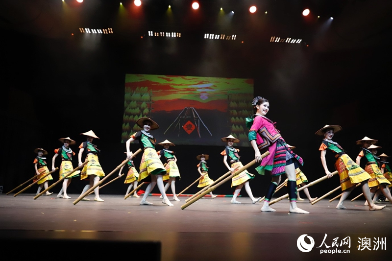 舞蹈詩《黎族家園》選段《舂米謠》表演現場（攝影 劉美鷺）